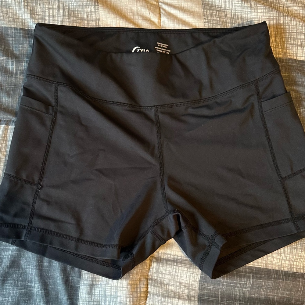 Zyia active black light n tight shorts